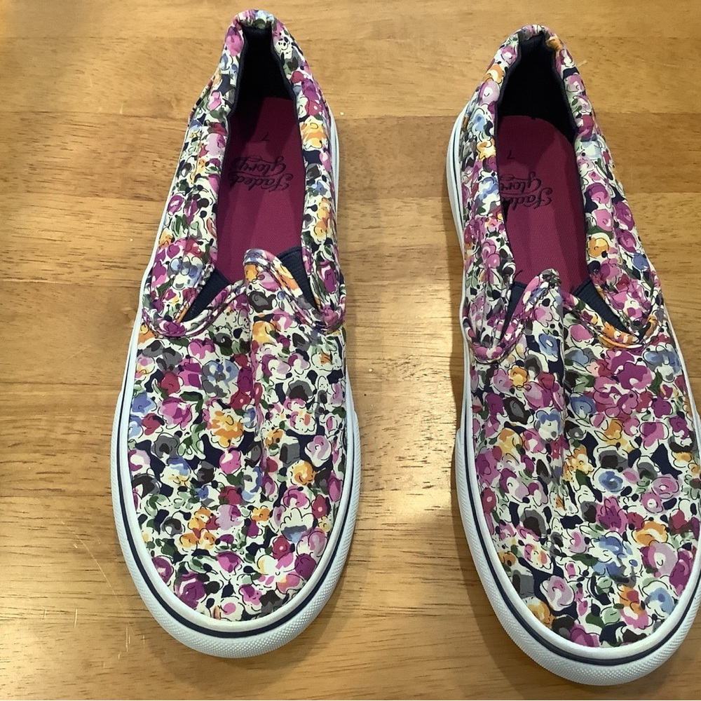 Faded Glory Slip On Canvas Shoes Size 7 Floral Print Twin Gore Round Closed Toe - Picture 5 of 10